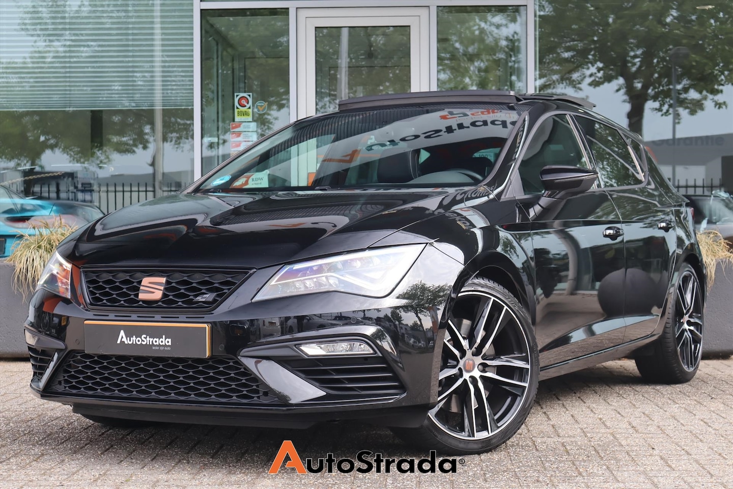 SEAT Leon - 2.0 TSI CUPRA BLACK 290PK DSG-7 I Pano I Virtual Cockpit I Beats Audio I Carplay - AutoWereld.nl