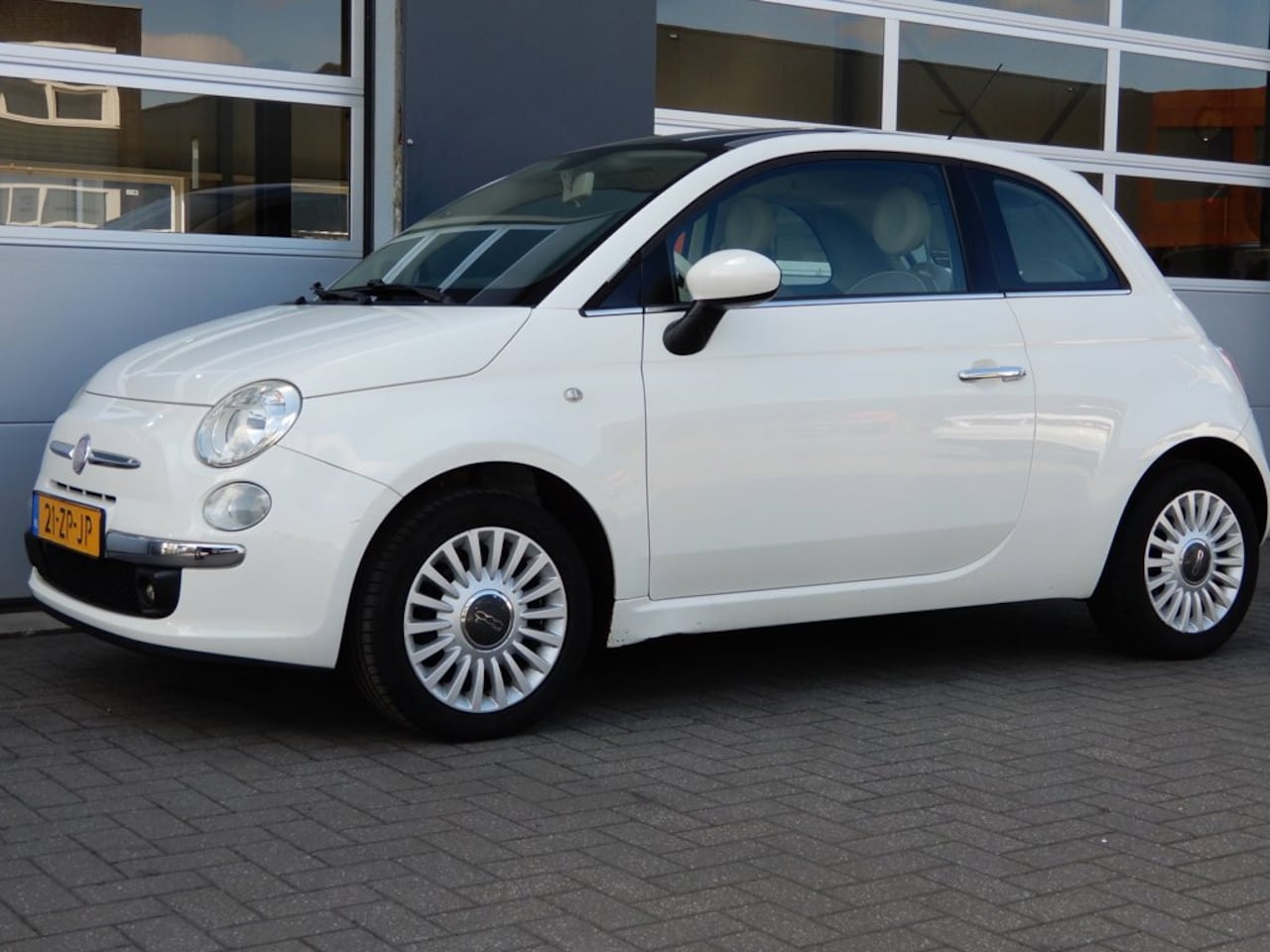 Fiat 500 - 1.4-16V Lounge Panoramadak/Clima/Blue&me - AutoWereld.nl