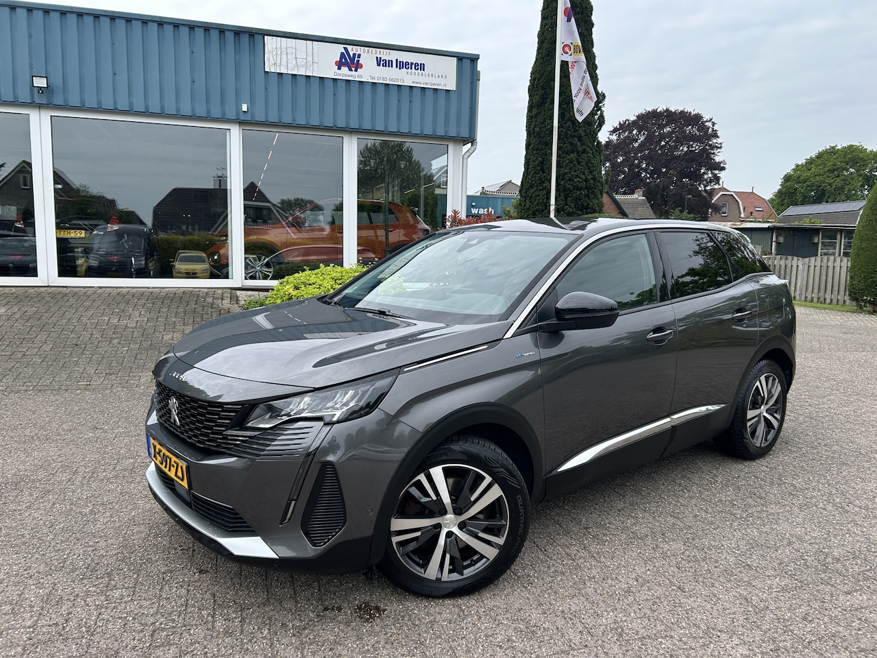 Peugeot 3008 - 1.6 HYbrid 225 Blue Lease Allure 1.6 HYbrid 225 Blue Lease Allure,camera,apple carplay,half leder - AutoWereld.nl