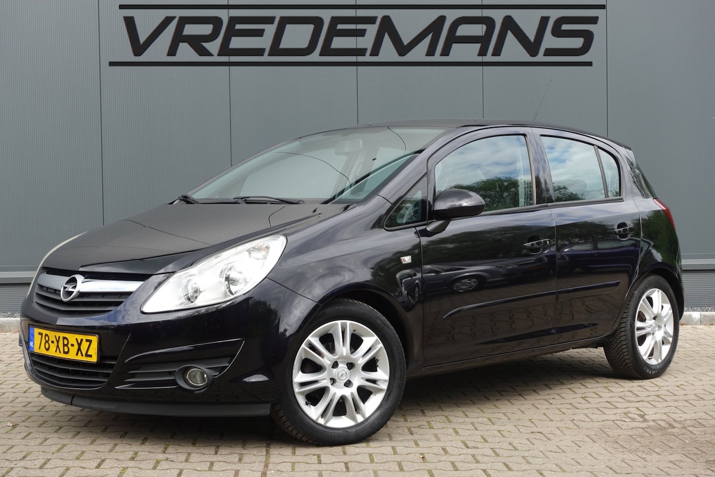 Opel Corsa - 1.2-16V Enjoy AUTOMAAT - AutoWereld.nl