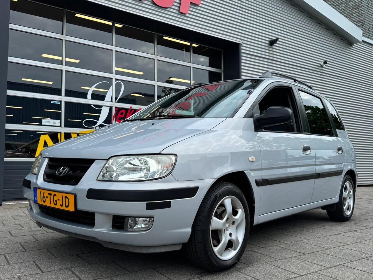 Hyundai Matrix - 1.6i Dynamic - Airco I Sport velgen I PDC I Comfort pakket I Dakrail I APK 2027 - AutoWereld.nl