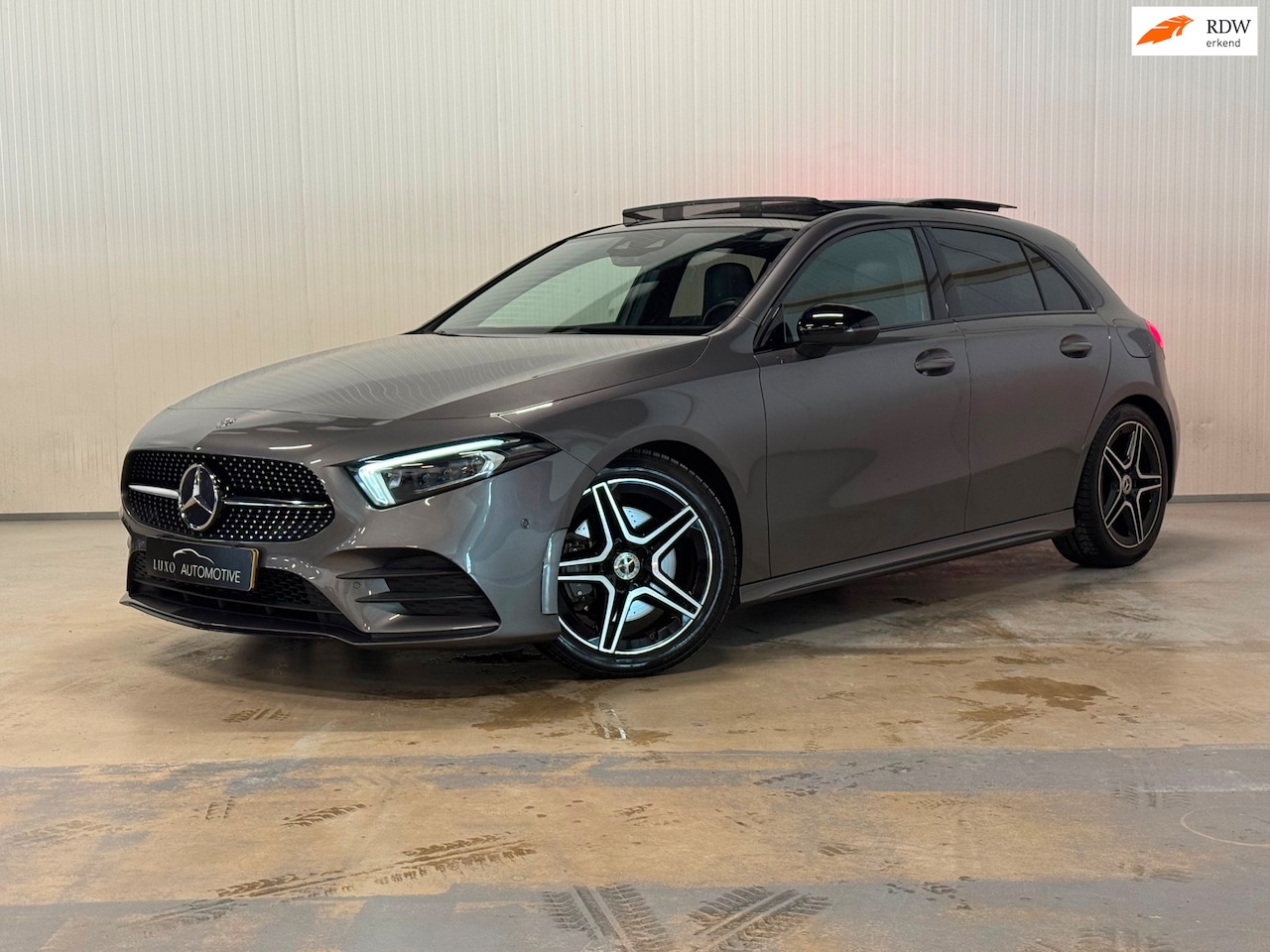 Mercedes-Benz A-klasse - 220 4MATIC Premium Plus | AMG/NIGHT | PANO | CAMERA | AMBIANCE - AutoWereld.nl