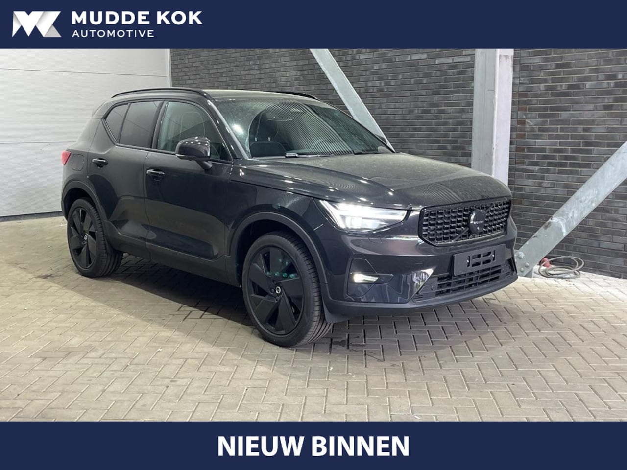 Volvo XC40 - B4 Ultra Black Edition | Panoramadak | Trekhaak | 360° Camera | ACC | Stoel+Stuurverwarmin - AutoWereld.nl