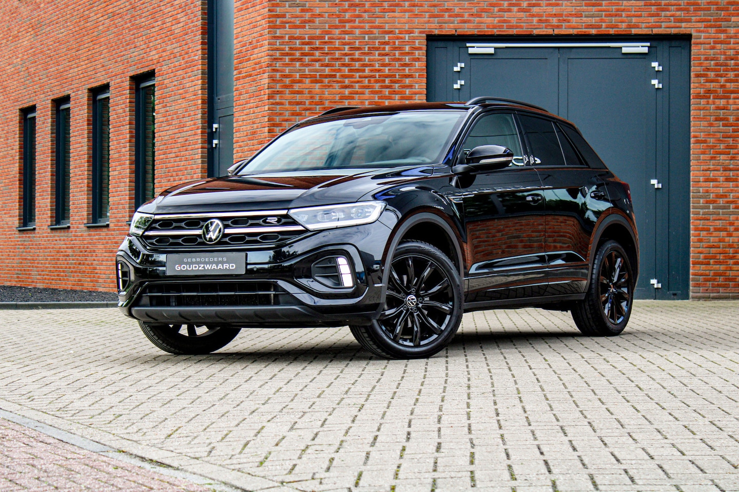 Volkswagen T-Roc - 1.5 TSI R-Line Business+ | Black Style | Camera | Carplay | IQ Light | ACC - AutoWereld.nl