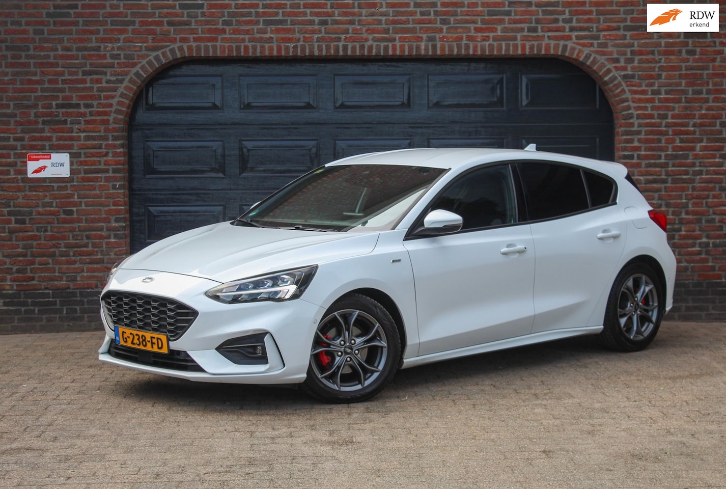 Ford Focus - 1.0 EcoBoost ST-Line - Titanium Business - Automaat - ACC - Camera - Winterpakket - LED - AutoWereld.nl