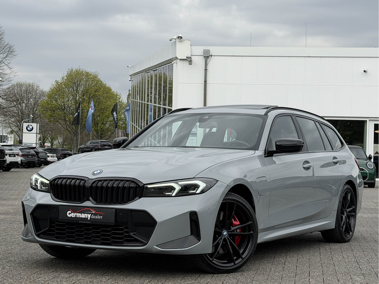 BMW 3-serie Touring - 330e xDrive 292pk M-Sport+Pro M-Zetels+Memo Pano Tr-Haak Led M-Rem H&K Head-Up VOL! - AutoWereld.nl