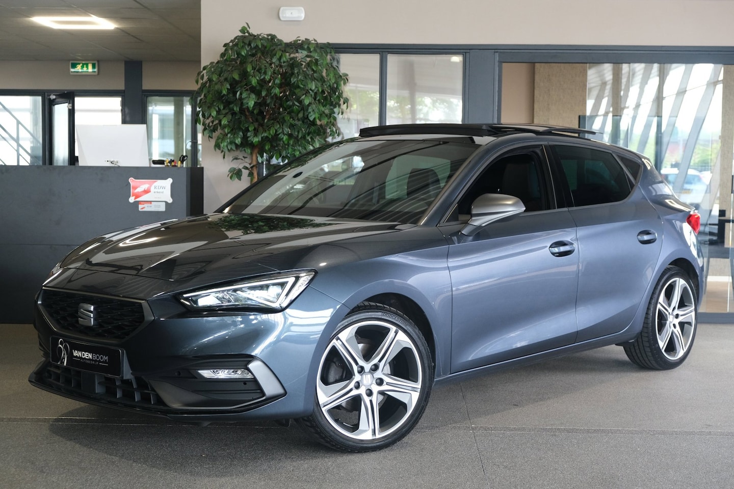 SEAT Leon - 1.0 eTSI FR DSG 110PK Pano Navi Led ACC Virtual - AutoWereld.nl