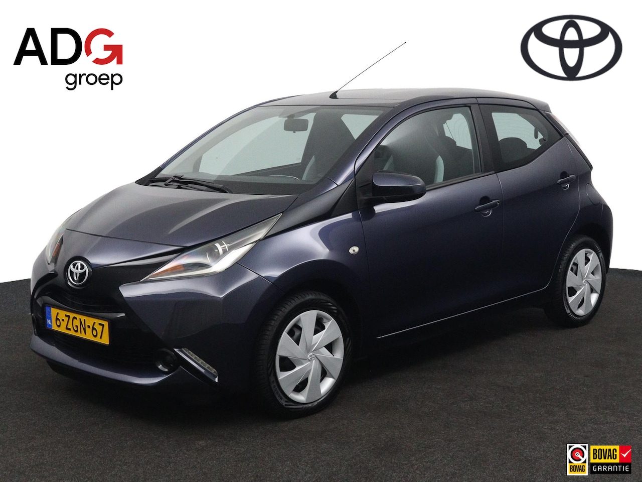 Toyota Aygo - 1.0 VVT-i x-play | Airco | Achteruitrijcamera | Metallic Lak | - AutoWereld.nl
