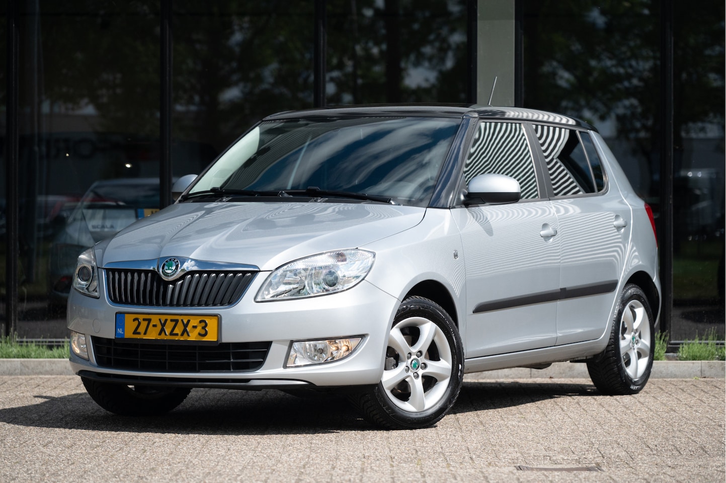 Skoda Fabia - 1.2 TSI Tour | Navi | Cruise | Airco | Trekhaak | 4 Season | Android Auto - AutoWereld.nl