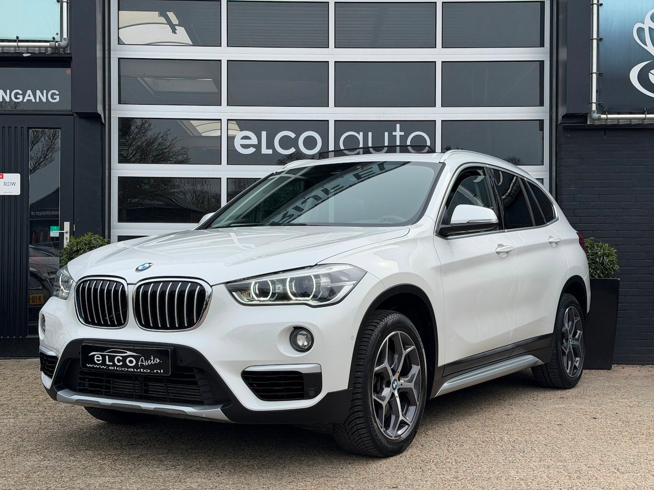 BMW X1 - SDrive20i High Executive /Led/Panorama/Trekhaak - AutoWereld.nl