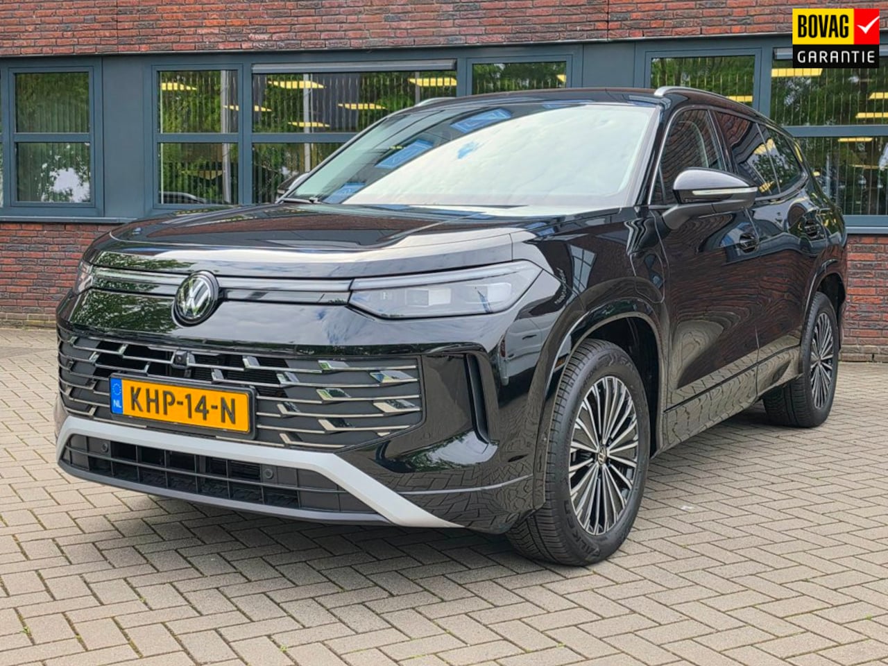 Volkswagen Tayron - 1.5 eHybrid Elegance Edition 360° camera|Leder Alcantara|Massagestoel|Trekhaak electrisch| - AutoWereld.nl
