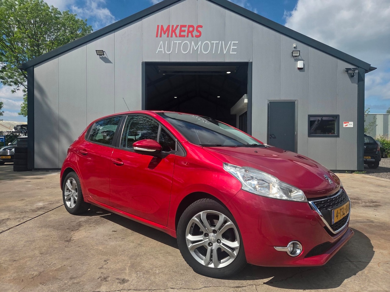 Peugeot 208 - 1.2 VTi Envy | PDC | Navi | Airco - AutoWereld.nl
