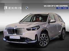 BMW iX1 - eDrive20 | Glazen Panoramadak | Trekhaak Elektrisch | Stuur- en stoelverwarming | Stoelen