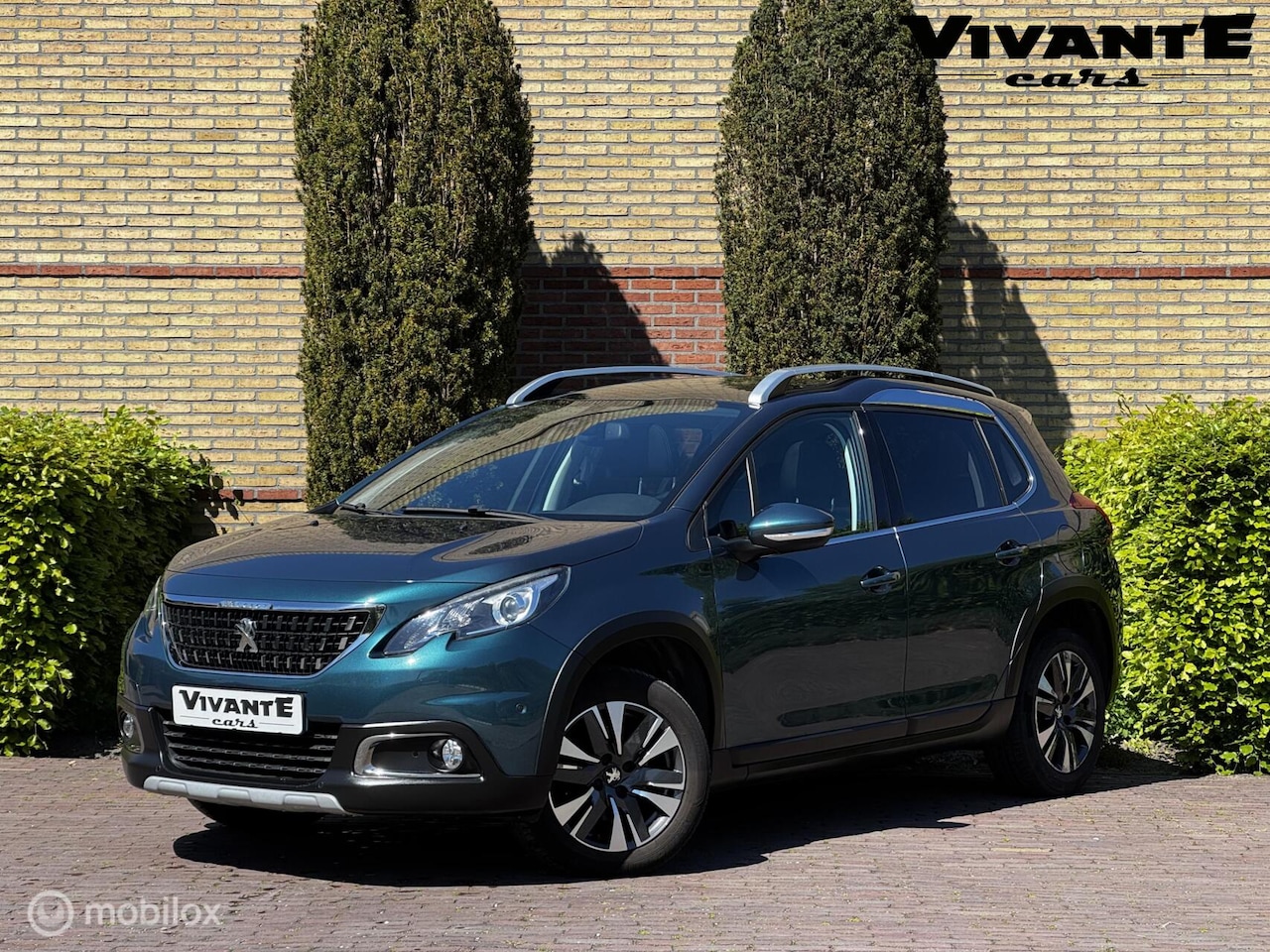 Peugeot 2008 - 1.2 PureTech Allure AUT*Pano*Camera*Carplay*Cruise - AutoWereld.nl