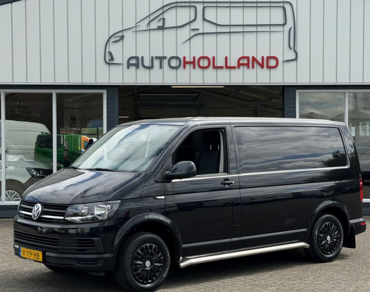 Volkswagen Transporter - 2.0 TDI 75KW 102PK EURO 6 AIRCO/ CRUISE CONTROL/ TREKHAAK/ ORIGINEEL AUDIO - AutoWereld.nl