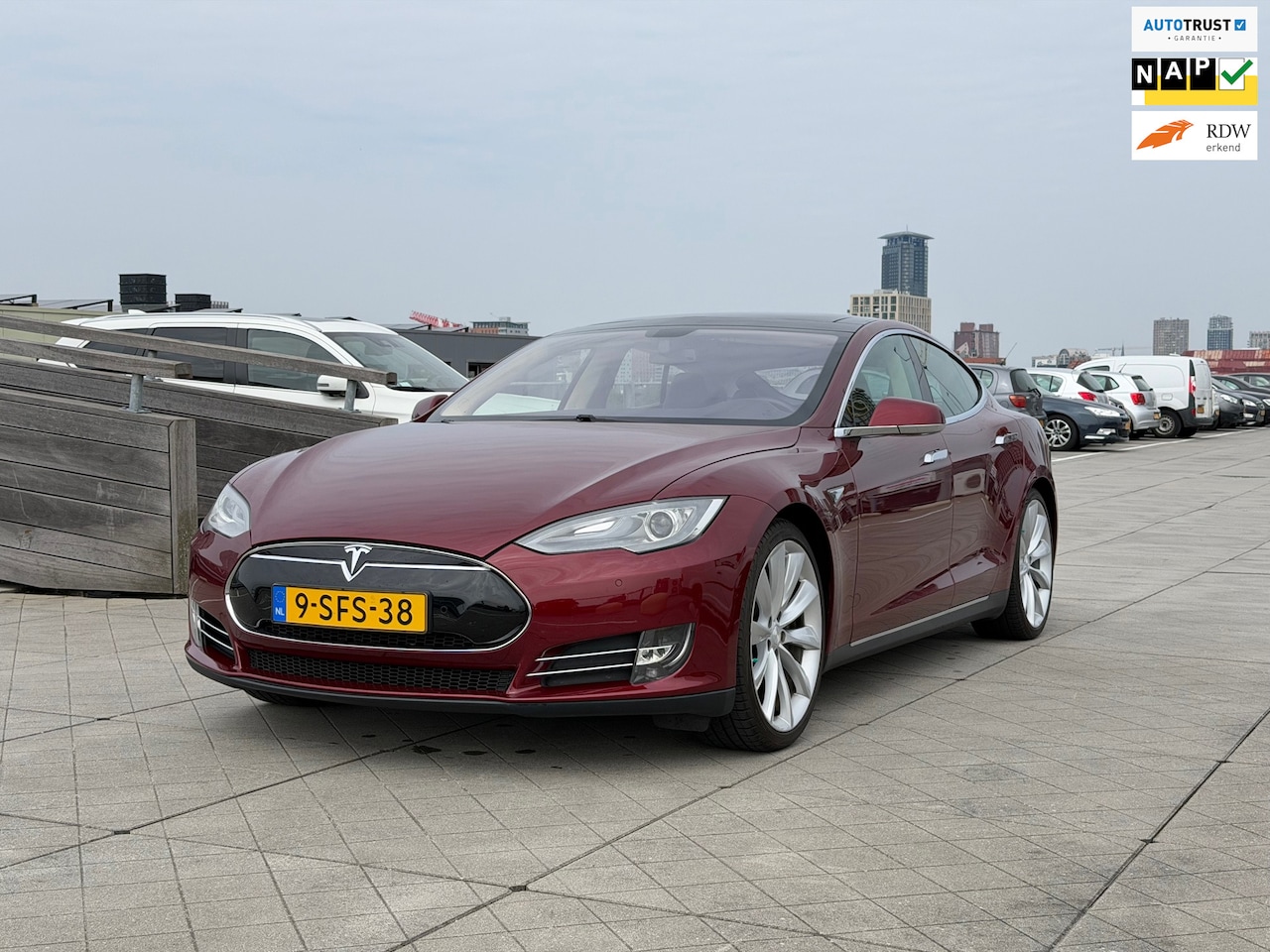 Tesla Model S - P85 Performance Signature met Levenslang Free Supercharging SC01 Garnet Red - AutoWereld.nl