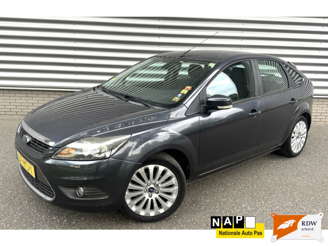 Ford Focus - 1.6 Titanium ECC NAVI TREKHAAK NAP - AutoWereld.nl