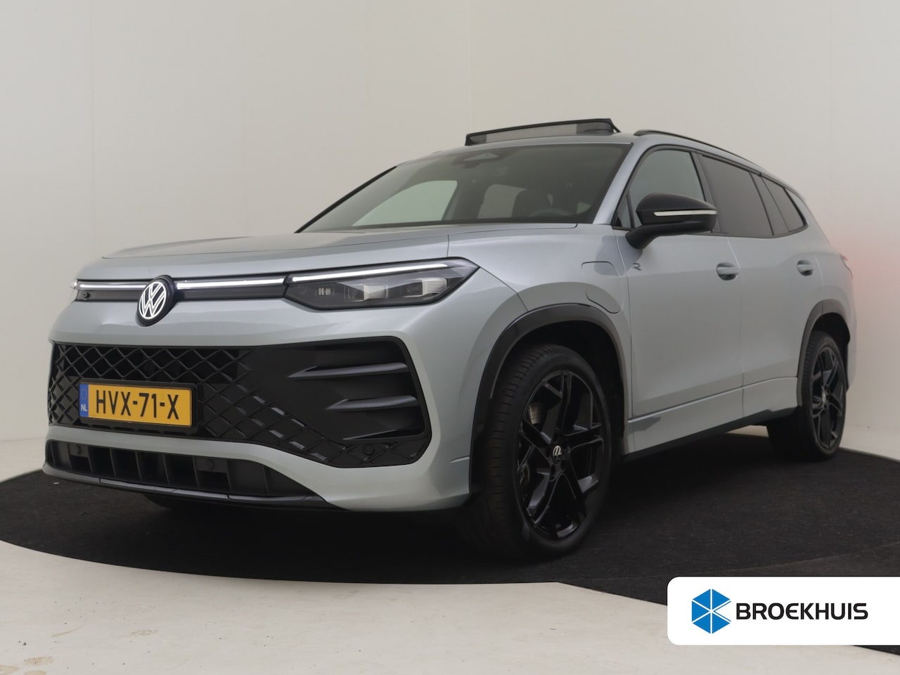 Volkswagen Tayron - 1.5 eHybrid R-Line Edition 204Pk DSG/AUTO | Glazen panorama-dak | Trekhaak uitklapbaar | A - AutoWereld.nl