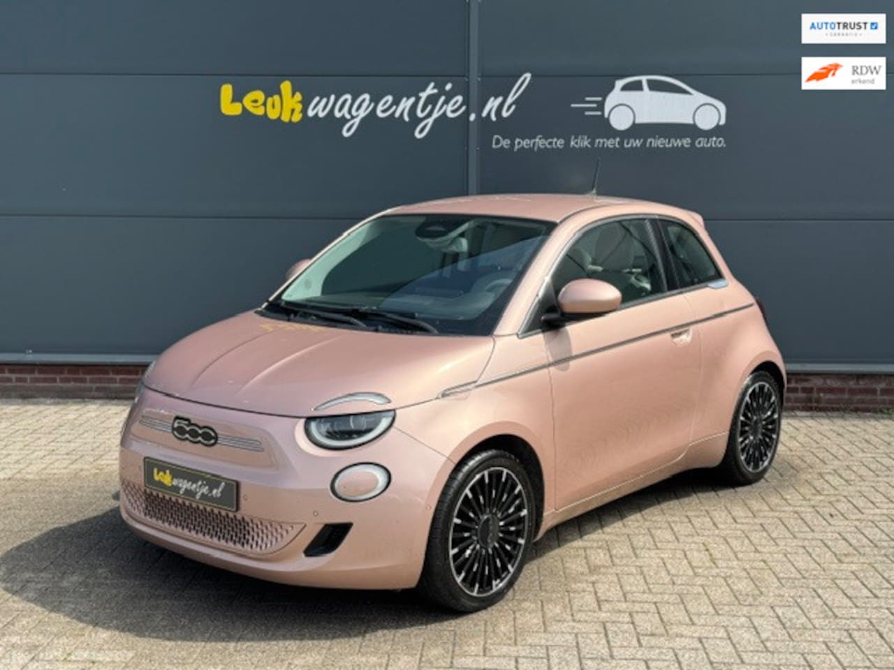 Fiat 500 - 3+1 La Prima 42 kWh *camera *stoelverwarming *17'' - AutoWereld.nl