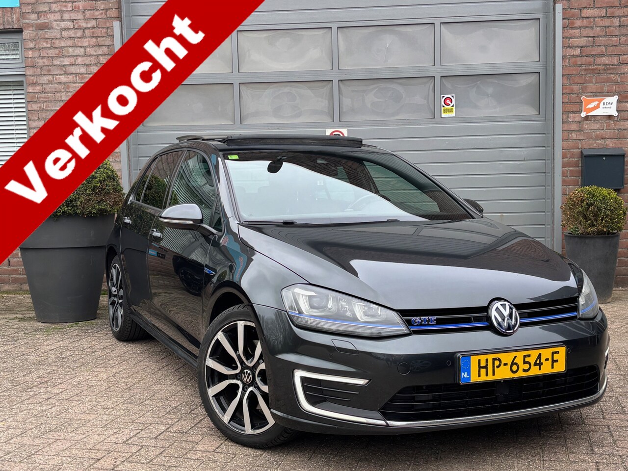 Volkswagen Golf - 1.4 TSI GTE Panorama/ Apple Carplay GERESERVEERD!! - AutoWereld.nl