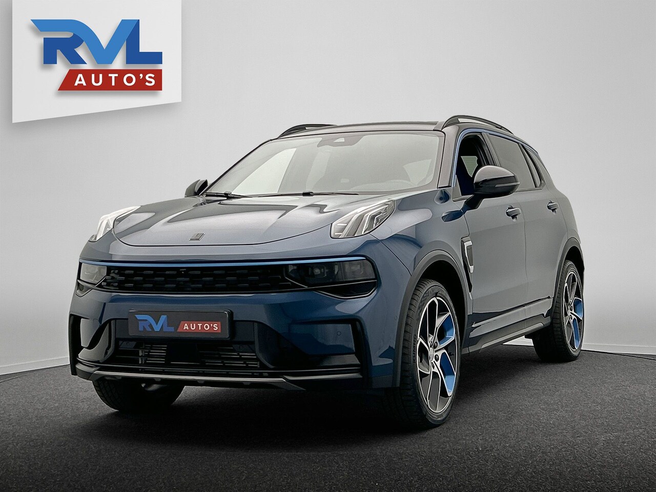 Lynk & Co 01 - 1.5 261PK Plug-in Hybrid *Zwarte Hemel* Stuurwiel verwarming* 360° Camera Pano/dak Apple/C - AutoWereld.nl