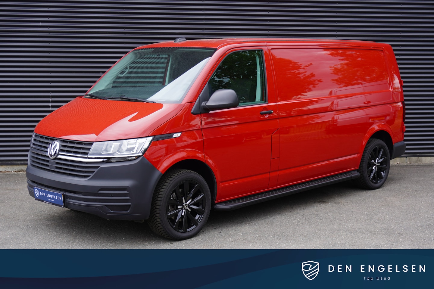 Volkswagen Transporter - 150PK Automaat L2H1 Apple Carplay Camera Cruise 18" Velgen Sidesteps PDC Standkachel Stoel - AutoWereld.nl