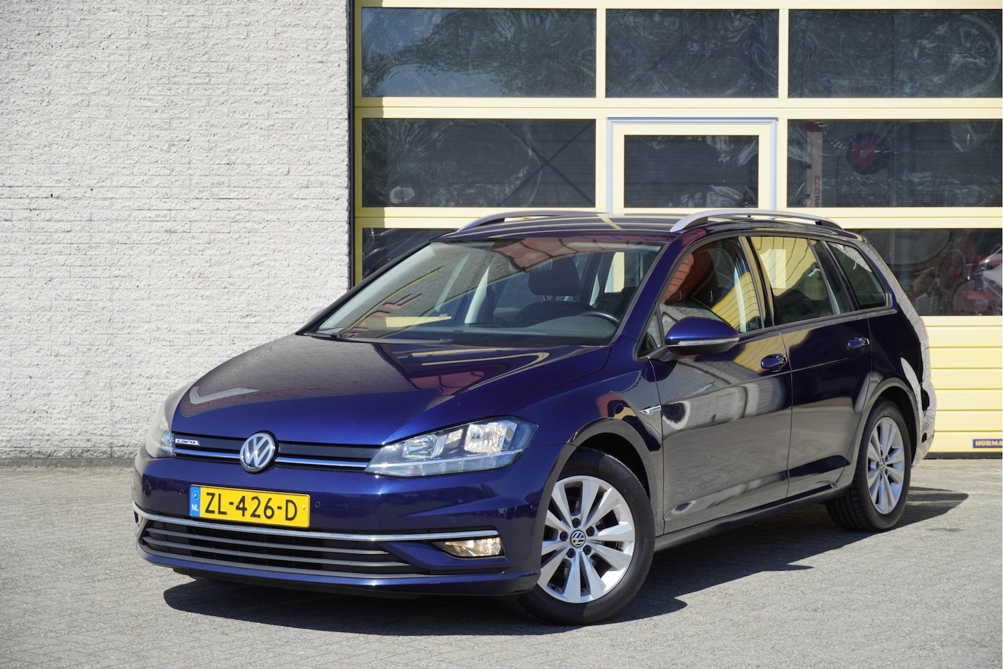 Volkswagen Golf Variant - 1.5 TSI 131PK Automaat! Highline BJ2019 Lmv 16" | Led | Pdc | App-Connect | Navi | Climate - AutoWereld.nl