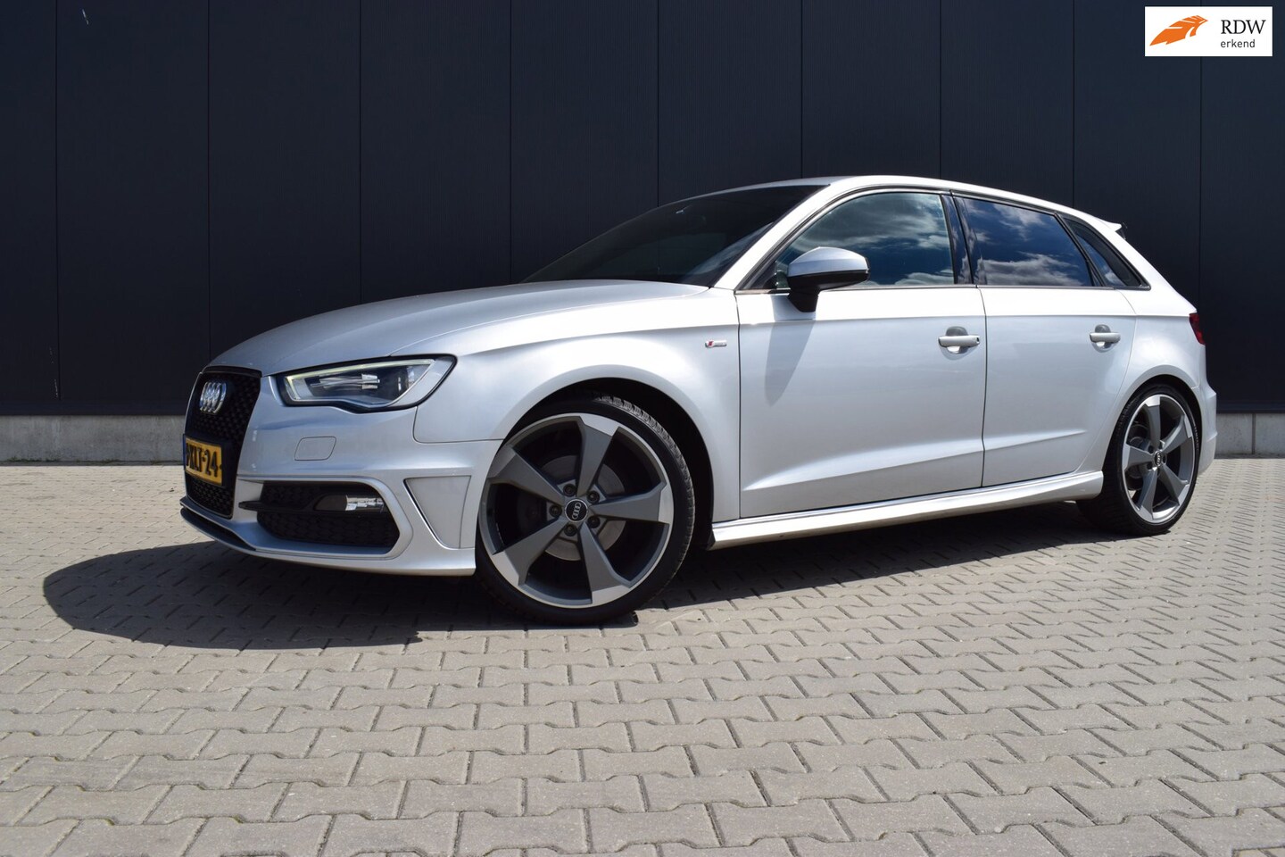 Audi A3 Sportback - 1.4 TFSI S-line Org NL (19" Rotor, Half-Leder, RS..) - AutoWereld.nl