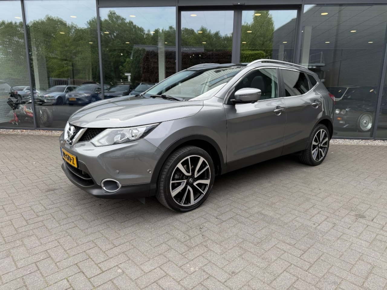 Nissan Qashqai - 1.2 Tekna 1.2 TEKNA,Pano,Leer,BLIS,Lane Ass.,Cam360,LED,Stoelverw,Trekhk - AutoWereld.nl