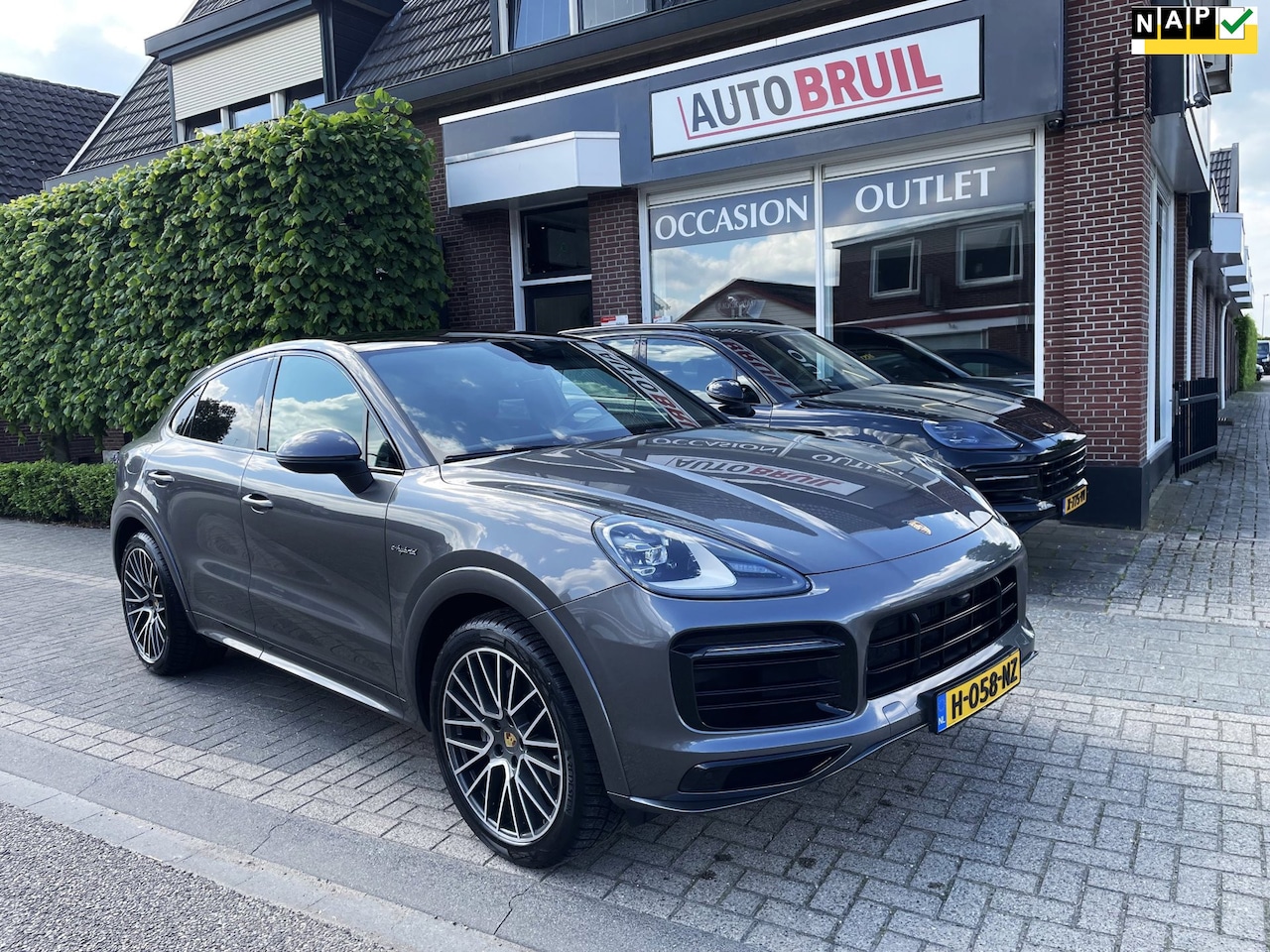Porsche Cayenne Coupé - 3.0 E-Hybrid NL-auto/Sport Chrono/Leder/Pano/21 Inch/360 Camera/Soft Close - AutoWereld.nl