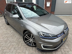 Volkswagen Golf - 1.4 TSI GTE / Pano / Navi / Carplay / PDC / Akrapovic / Maxton