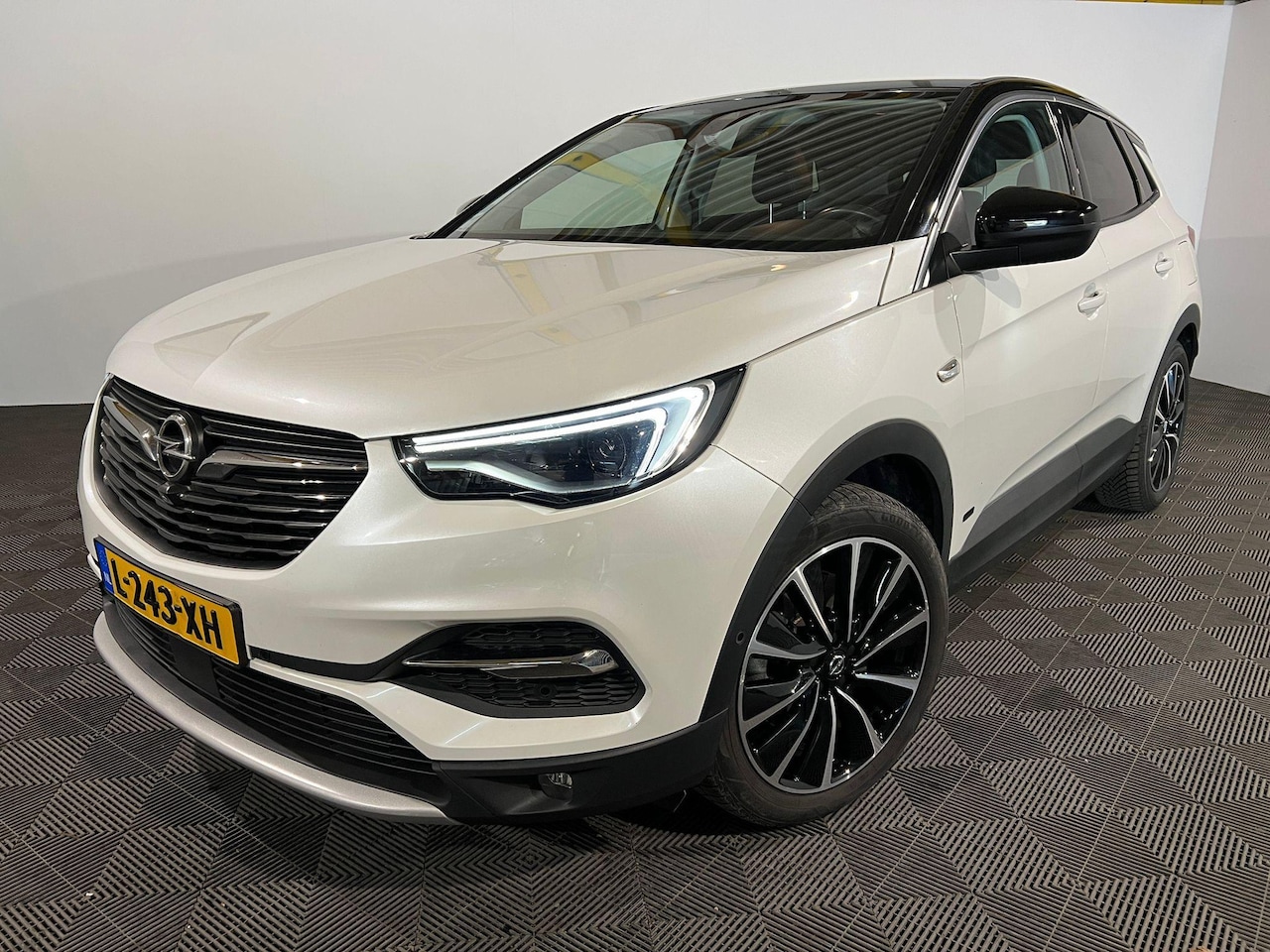 Opel Grandland X - 1.6 Turbo Hybrid4 Ultimate 1.6 Turbo Hybrid4 Ultimate - AutoWereld.nl