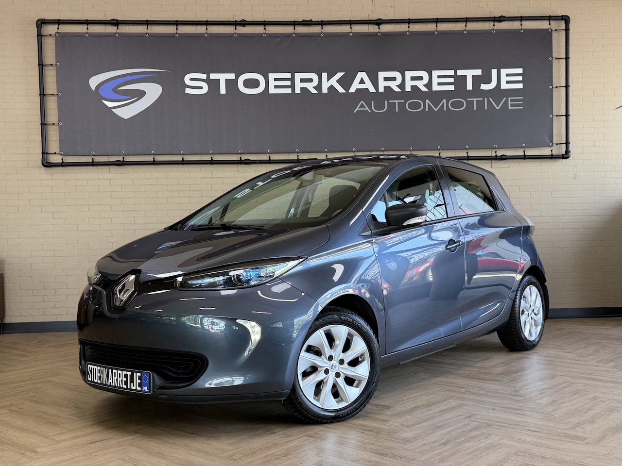 Renault Zoe - R90 41 kWh (Huur Accu) Navigatie | Clima | 16" | Cruise control | Bluetooth | Dealer onder - AutoWereld.nl