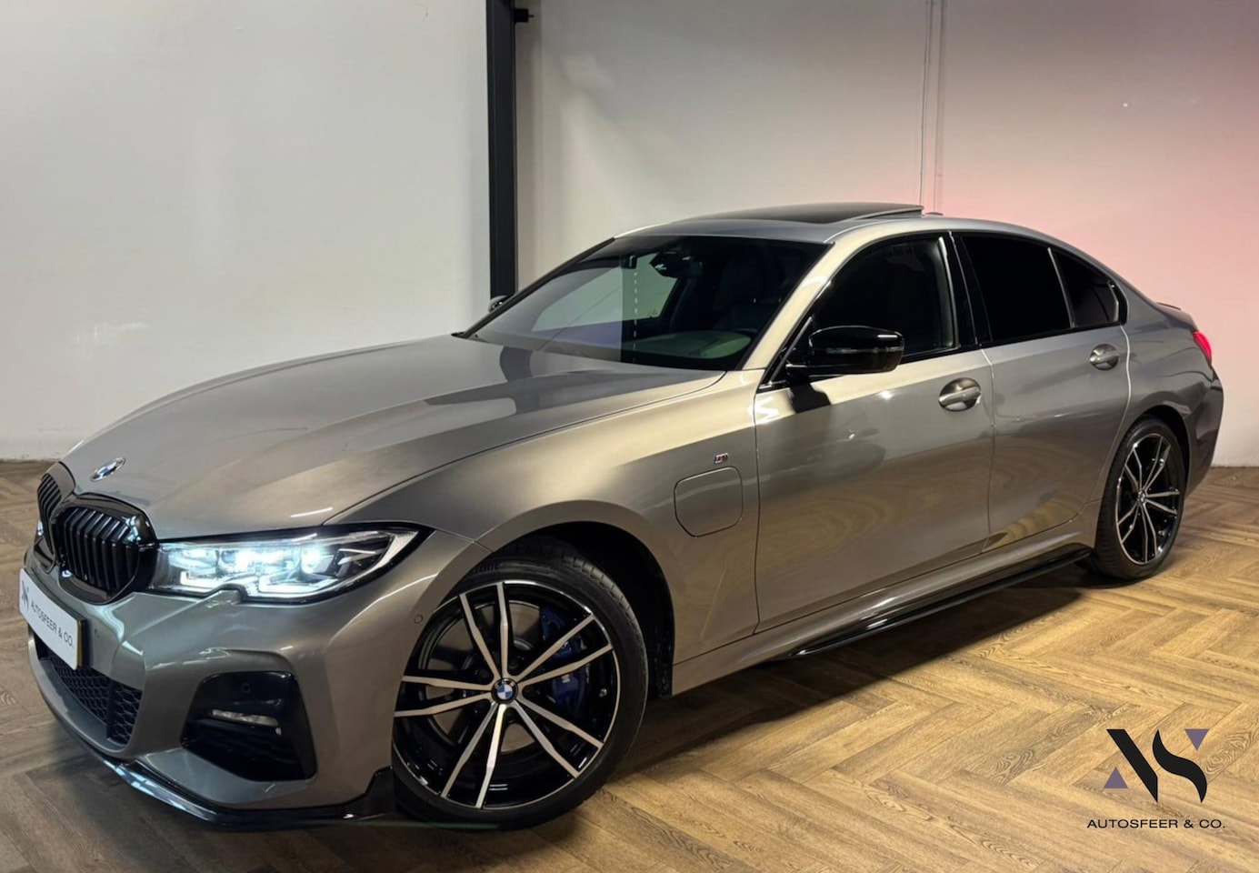 BMW 3-serie - 330e M-PAKKET PANO KEYLESS CAM - AutoWereld.nl