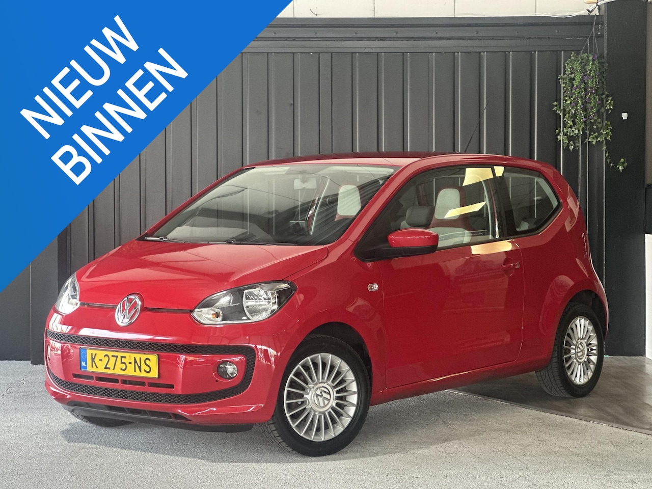 Volkswagen Up! - 1.0 high up! | Airco | Navigatie | Sportonderstel | Elektrische Ramen Voor | Lichtmetalen - AutoWereld.nl