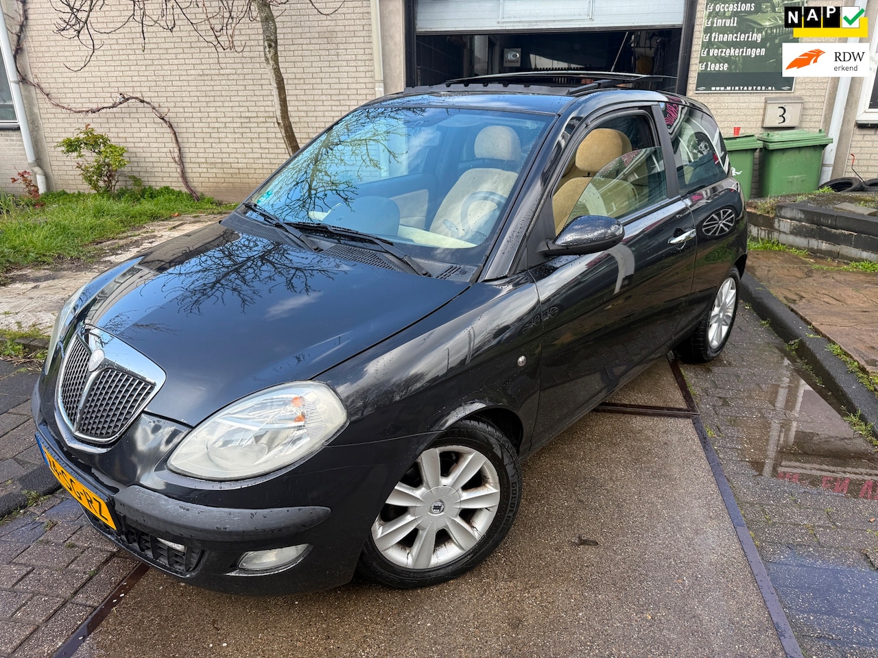 Lancia Y(psilon) - Ypsilon 1.2-16V Platino Apk/Airco/Pano/2.Sleutel/Boek - AutoWereld.nl