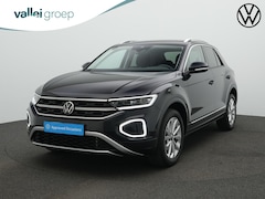 Volkswagen T-Roc - 1.5 TSI 150 pk DSG Style | Trekhaak | Stoelverwarming | Navigatie | Massage