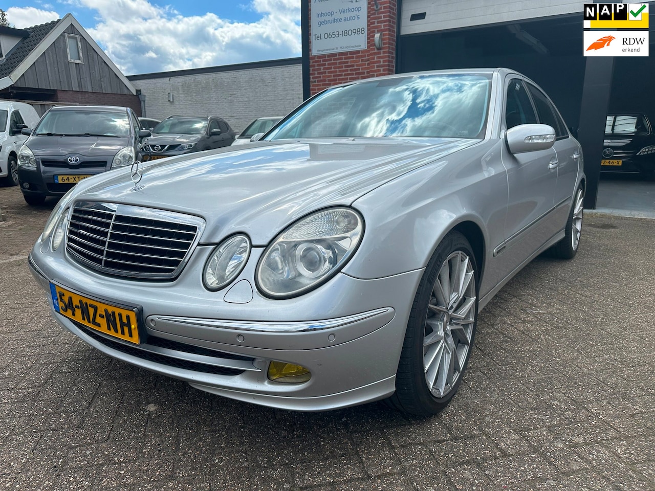 Mercedes-Benz E-klasse - 200 K. Avantgarde AUTOMAAT-NAVI-CRUISE-PDC-CLIMA - AutoWereld.nl