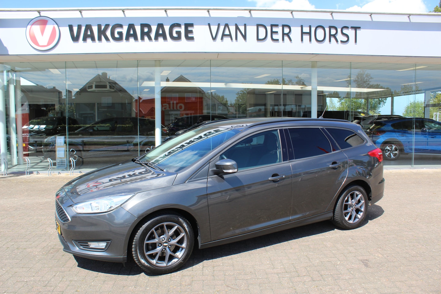 Ford Focus Wagon - 1.0 Lease Edition Airco , Cruise, Trekhaak ,Stoel,Stuur en Voorruitverwarming LM velgen , - AutoWereld.nl