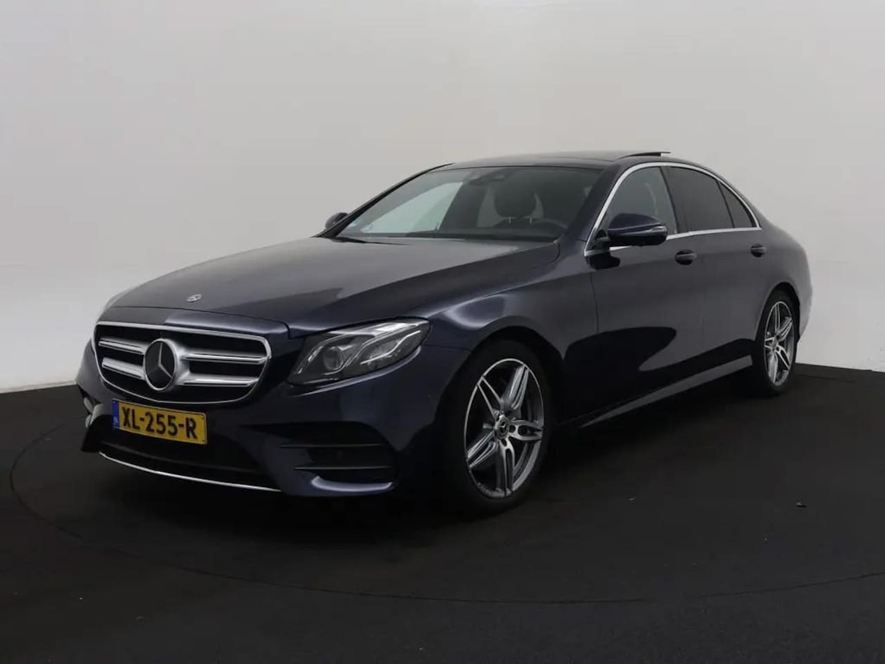 Mercedes-Benz E-klasse - 200 | AMG | Trekhaak | Pano | Led Multibeam | Sfeerverlichting - AutoWereld.nl