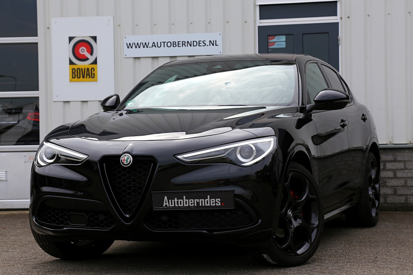 Alfa Romeo Stelvio - 2.0T 280PK AWD Veloce*Perfect Alfa Onderh.*Black pack/ACC met stuurhulp/H&K/Memorie/Camera - AutoWereld.nl