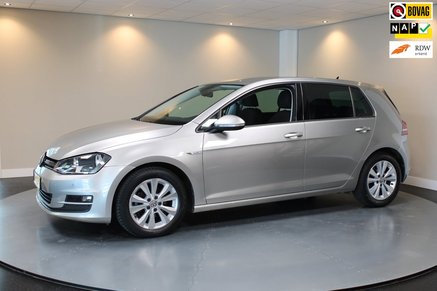Volkswagen Golf - 1.0 TSI Connected Series *Automaat* Carplay|Camera|Navi|Cruise|DAB|PDC|NAP - AutoWereld.nl