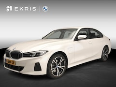 BMW 3-serie - Sedan 320e | LED | Leder | Navigatie | Sportstoelen | Clima | PDC | DAB | Alu 18 inch