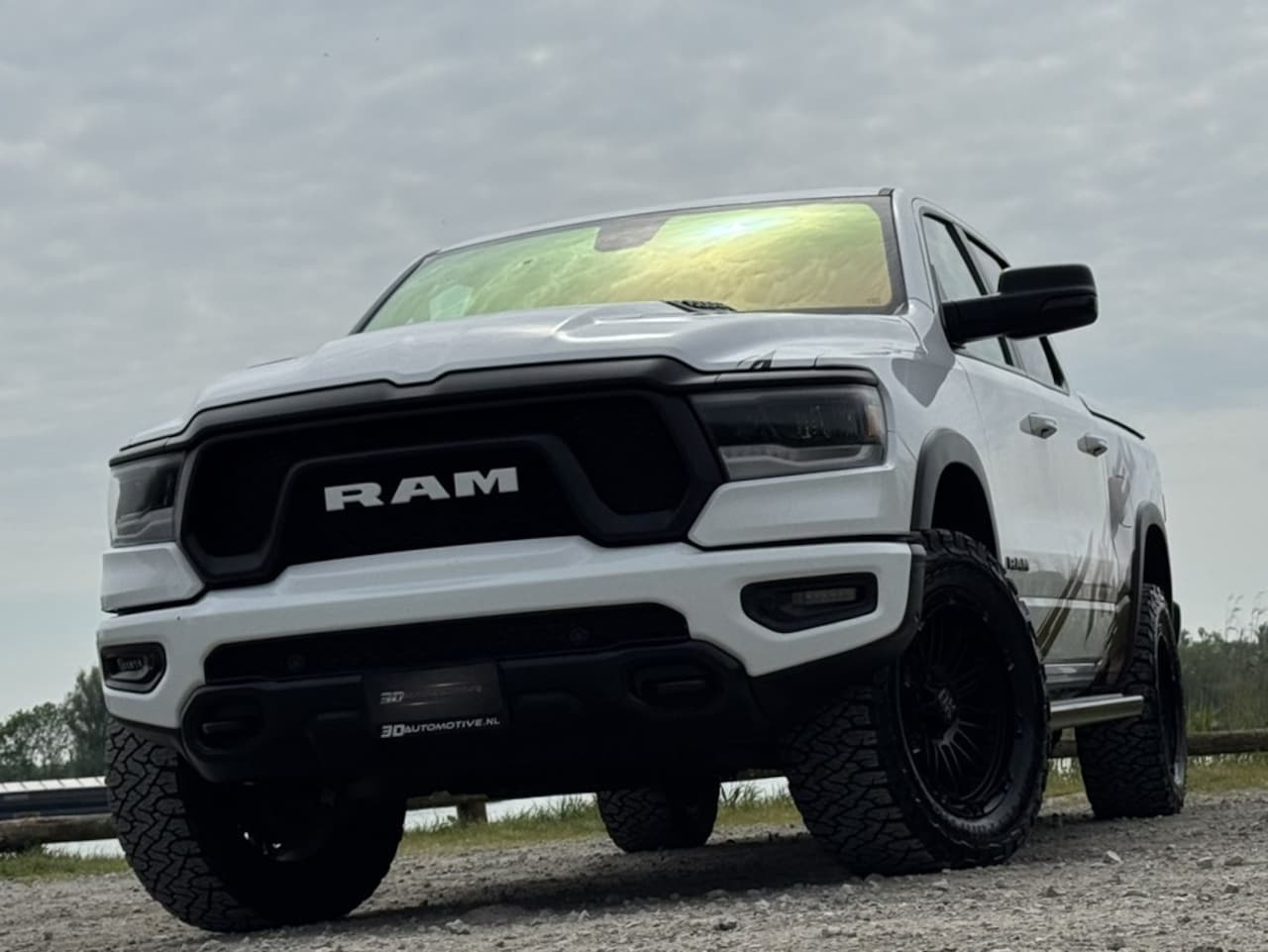 Dodge Ram 1500 - Rebel 5.7L V8, MARGE - GEEN BTW, LUCHTVERING, PANO, LPG - AutoWereld.nl