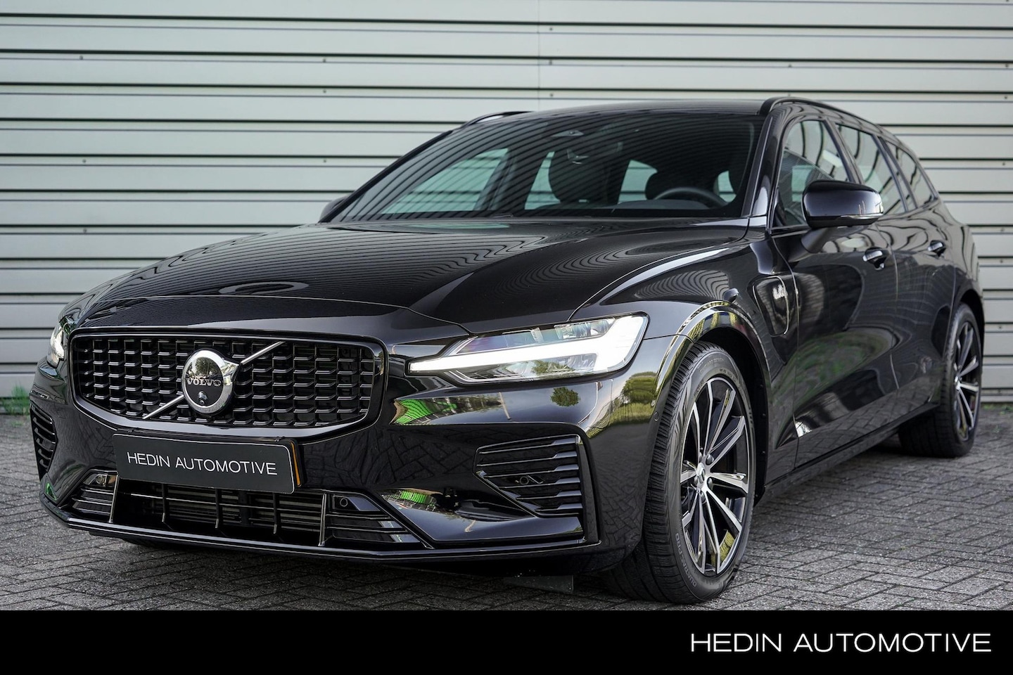Volvo V60 - 2.0 T6 Plug-in hybrid AWD Plus Dark | 2.000 kg trekgewicht | Lederen bekleding | Sportstoe - AutoWereld.nl