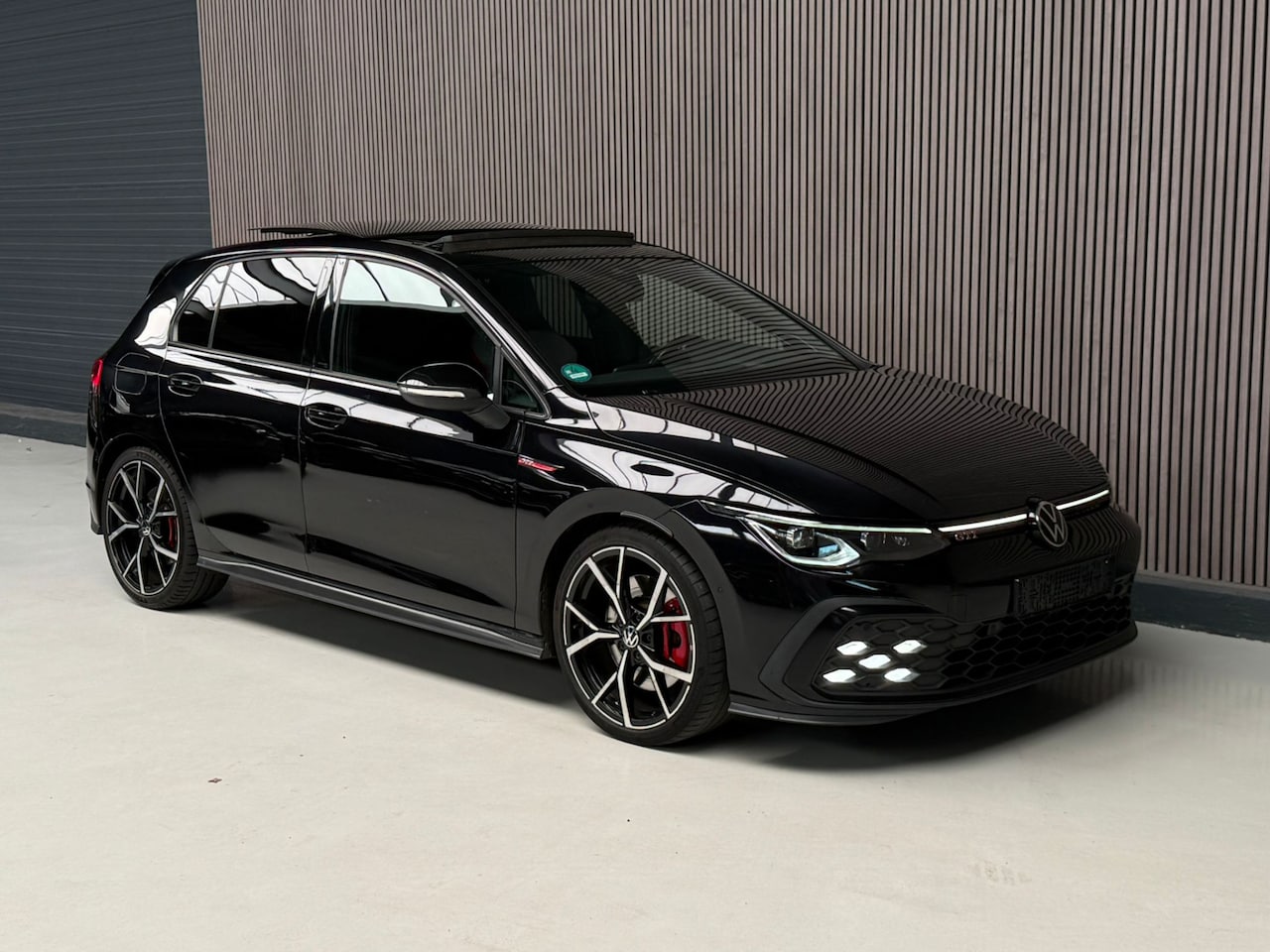 Volkswagen Golf - 2.0 TSI GTI Pano | H&K | ACC - AutoWereld.nl