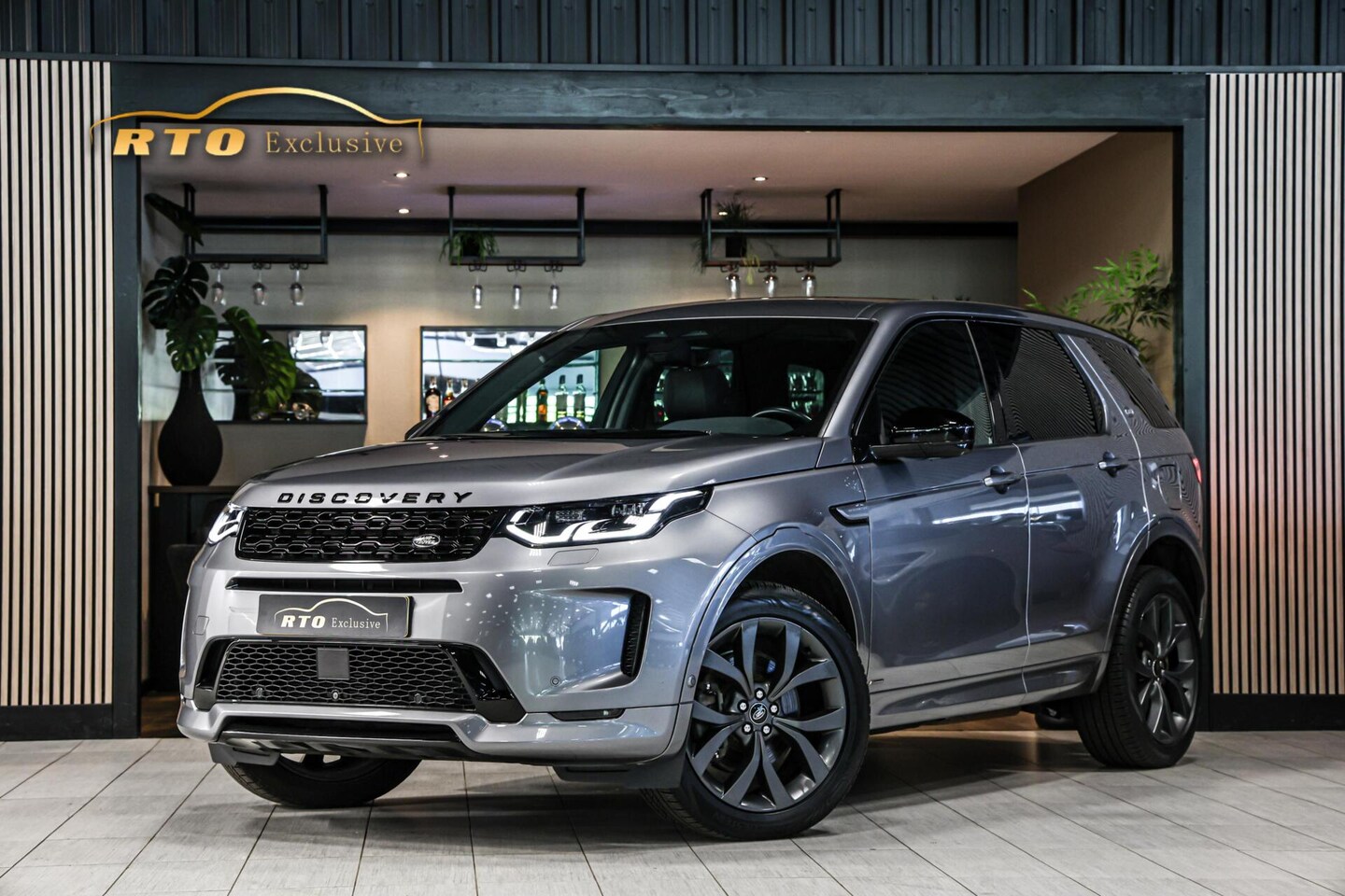 Land Rover Discovery Sport - P300e 1.5 R-Dynamic HSE TREKHAAK PANO LEER ADAPTIEF CRUISE. - AutoWereld.nl