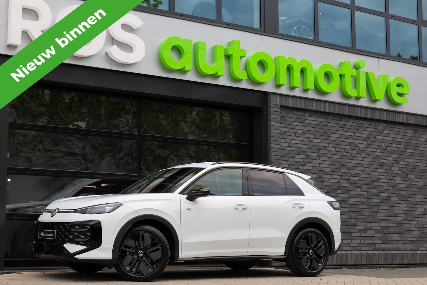 Volkswagen T-Roc - 1.5 eTsi R-Line First Edition | NIEUW MODEL | BTW | CAMERA | ACC | STUURVERWARMING | - AutoWereld.nl