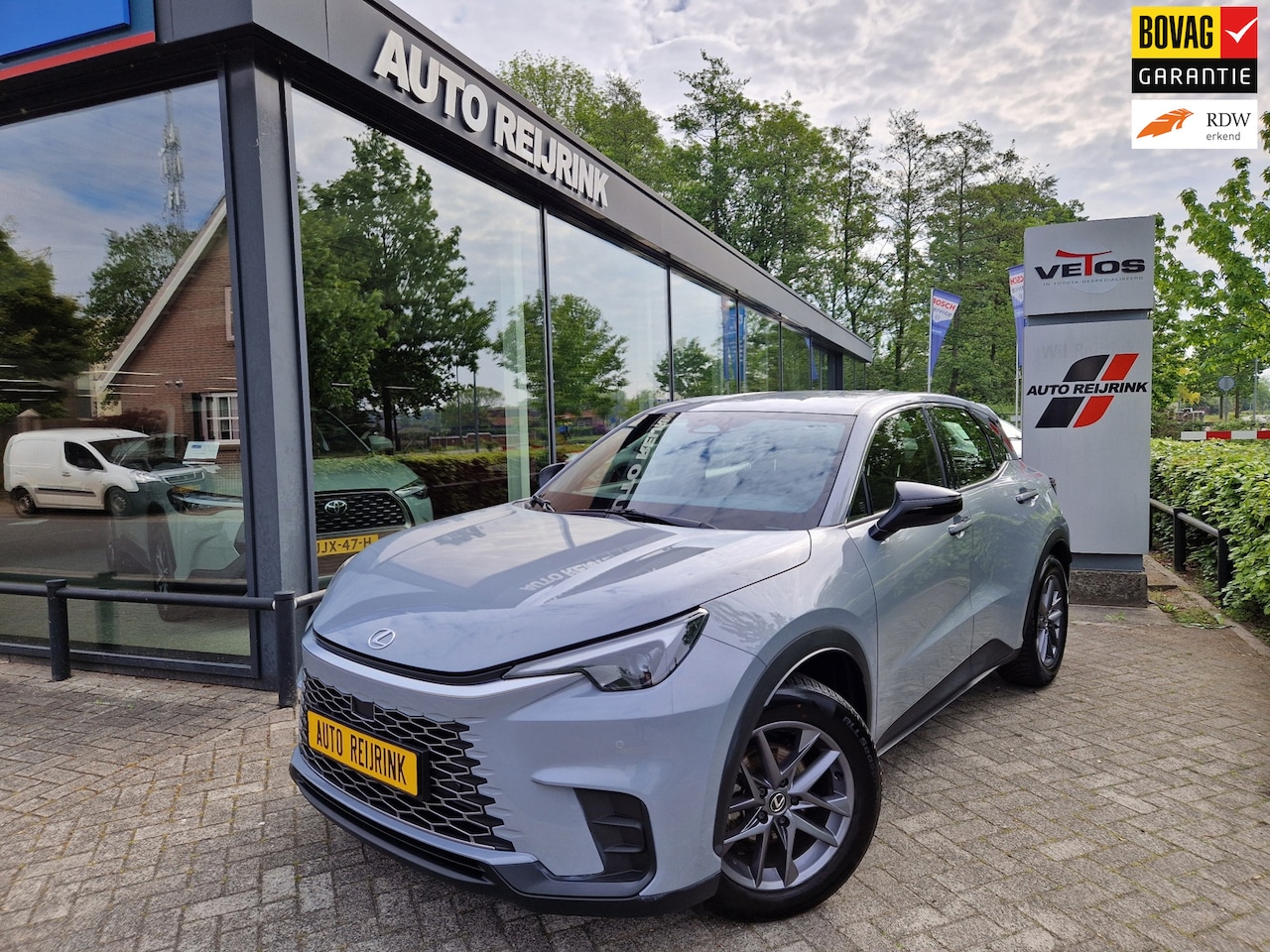 Lexus LBX - 2WD SAFETY COMFORT/PARK.SENS/DODE HOEK/STOEL-EN STUURVERW/ALL SEASON - AutoWereld.nl