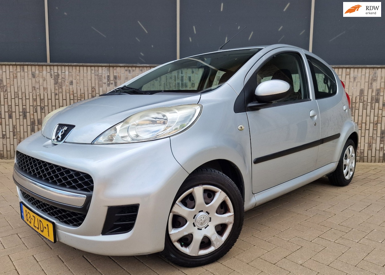 Peugeot 107 - 1.0-12V Sportium AIRCO ELEC.PAKET 2 X SLEUTELS - AutoWereld.nl